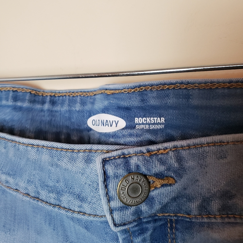 OLD NAVY Light Wash Super Skinny Jeans - Picture 3 of 10